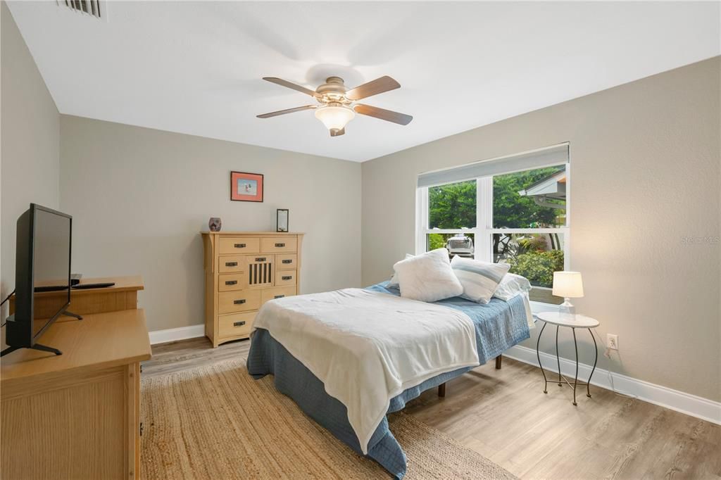 Activo con contrato: $845,000 (4 camas, 2 baños, 2596 Pies cuadrados)