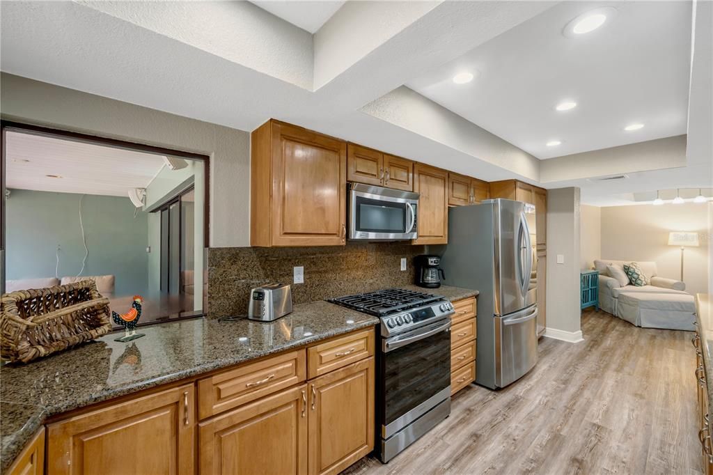 Activo con contrato: $845,000 (4 camas, 2 baños, 2596 Pies cuadrados)
