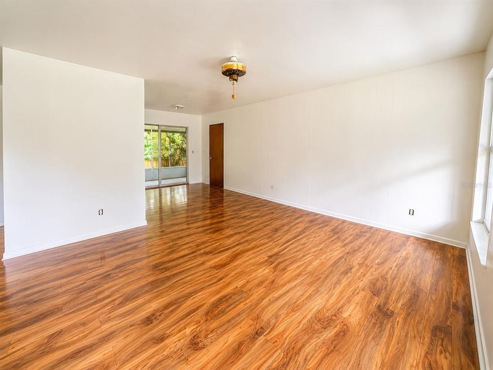 На продажу: $199,900 (3 спален, 2 ванн, 1008 Квадратных фут)