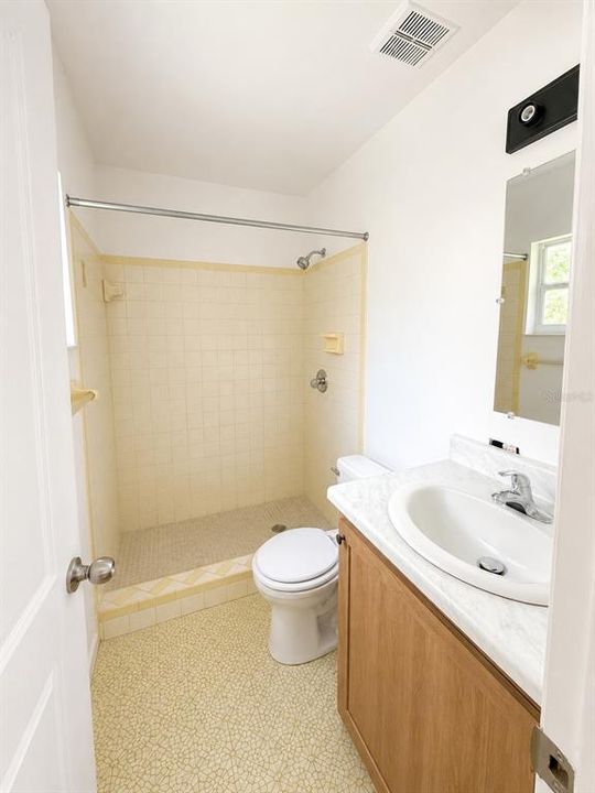 На продажу: $199,900 (3 спален, 2 ванн, 1008 Квадратных фут)