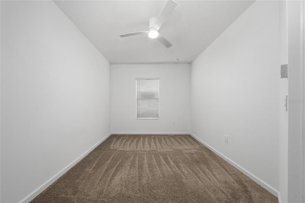Activo con contrato: $2,100 (3 camas, 2 baños, 1840 Pies cuadrados)