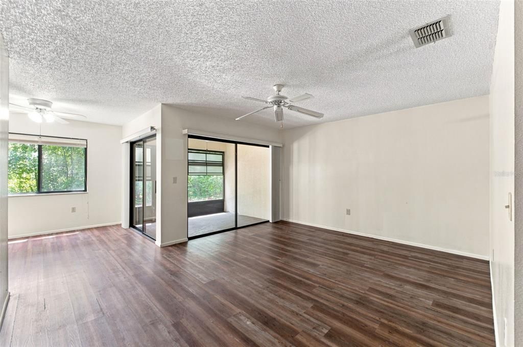 For Sale: $89,000 (1 beds, 1 baths, 799 Square Feet)