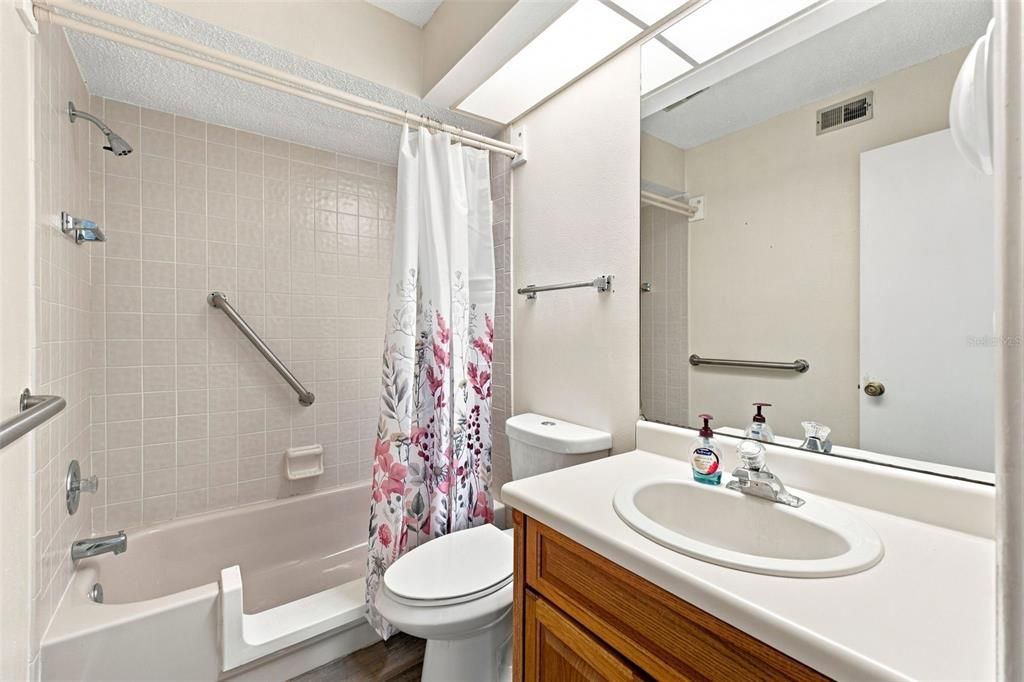 For Sale: $89,000 (1 beds, 1 baths, 799 Square Feet)