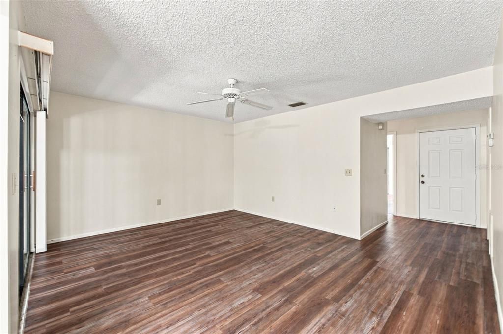 For Sale: $89,000 (1 beds, 1 baths, 799 Square Feet)
