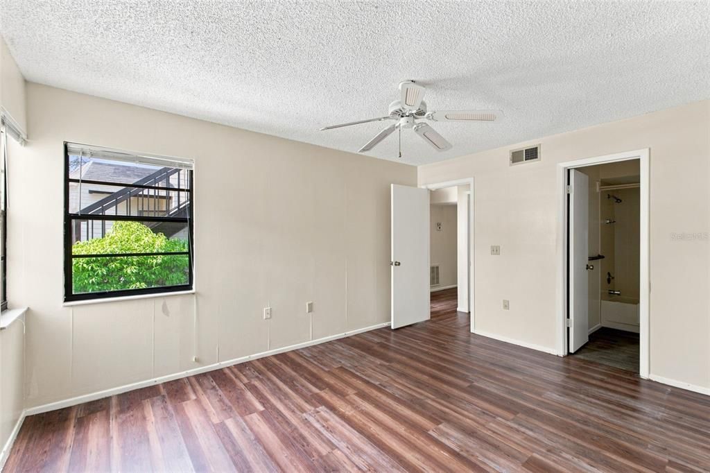 For Sale: $89,000 (1 beds, 1 baths, 799 Square Feet)
