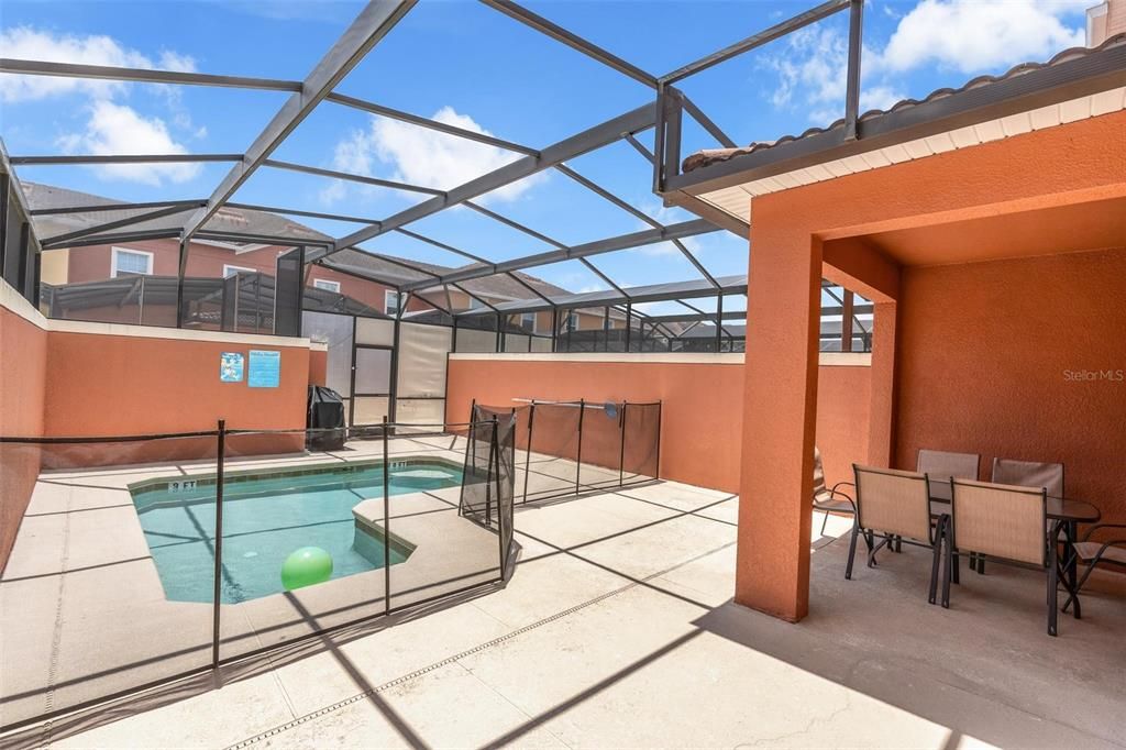 En Venta: $326,500 (4 camas, 3 baños, 1902 Pies cuadrados)