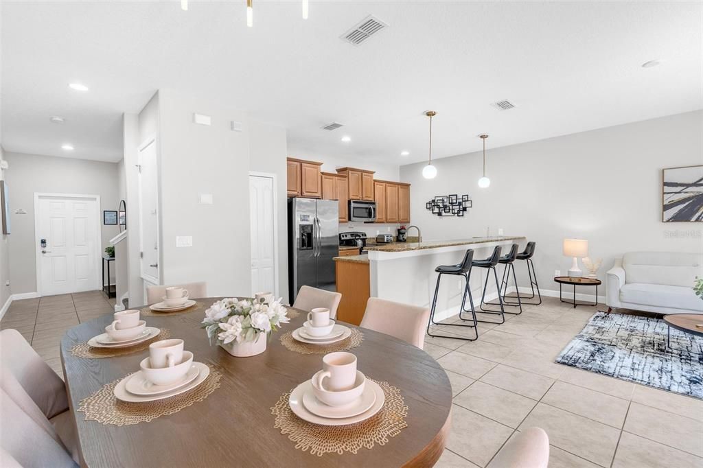 En Venta: $326,500 (4 camas, 3 baños, 1902 Pies cuadrados)