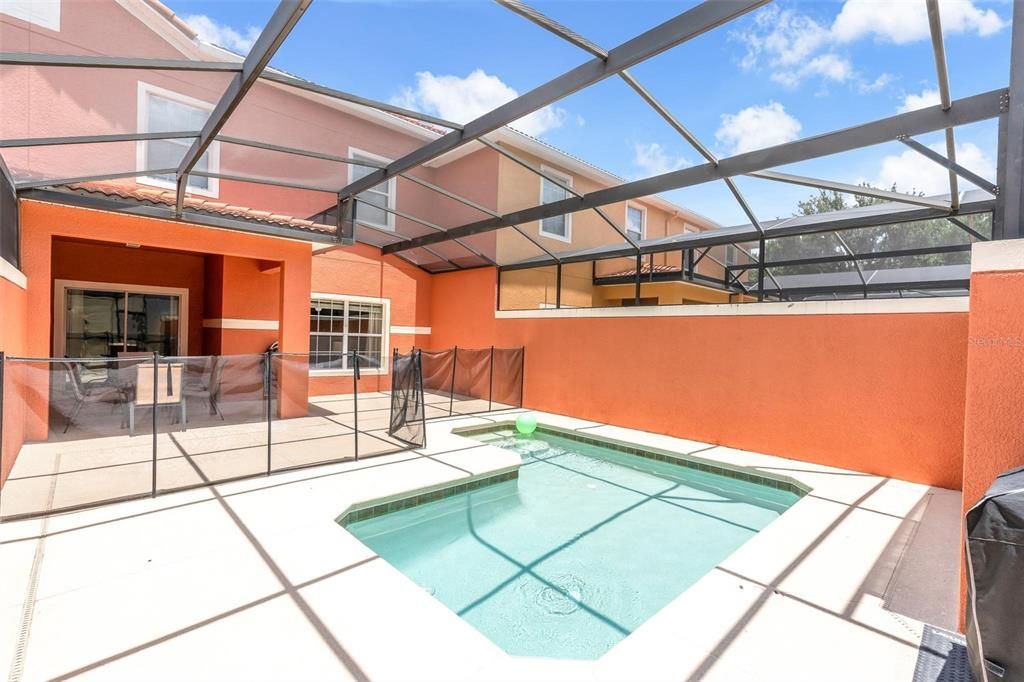 En Venta: $326,500 (4 camas, 3 baños, 1902 Pies cuadrados)