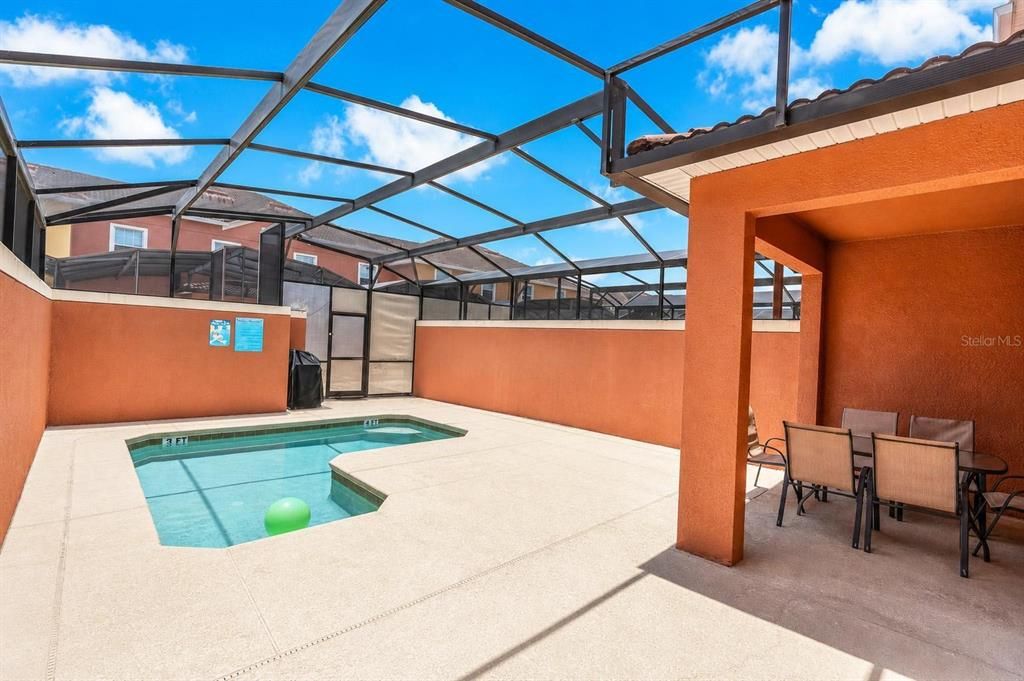 En Venta: $326,500 (4 camas, 3 baños, 1902 Pies cuadrados)
