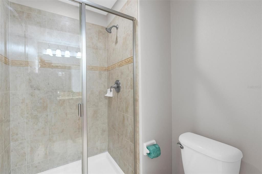 En Venta: $326,500 (4 camas, 3 baños, 1902 Pies cuadrados)