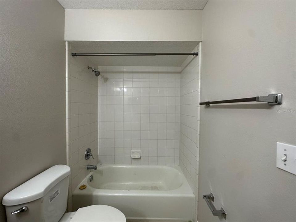 В аренду: $1,900 (4 спален, 2 ванн, 1694 Квадратных фут)