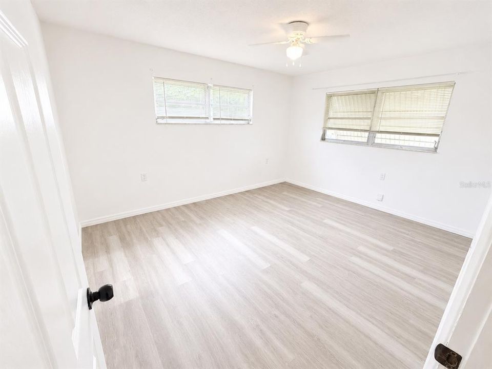 На продажу: $189,500 (2 спален, 1 ванн, 1145 Квадратных фут)