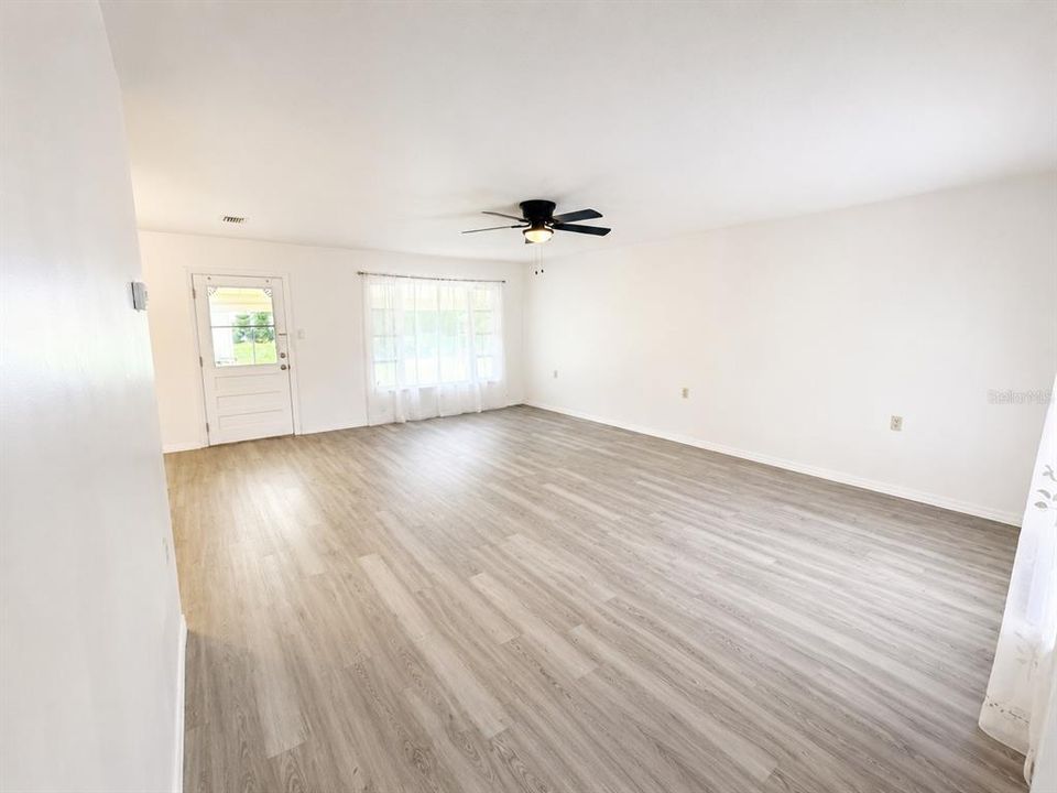 На продажу: $189,500 (2 спален, 1 ванн, 1145 Квадратных фут)