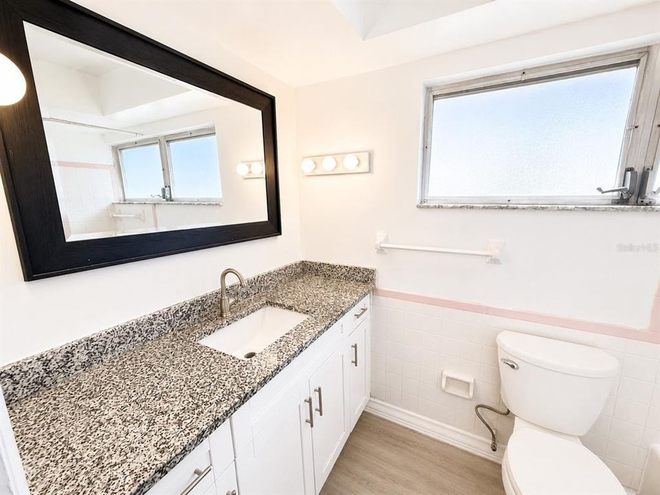На продажу: $189,500 (2 спален, 1 ванн, 1145 Квадратных фут)