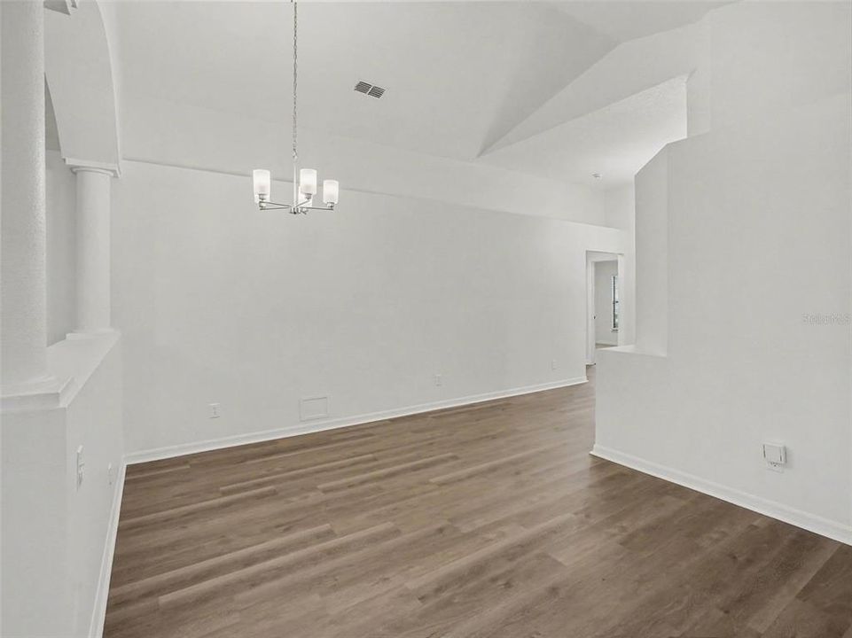 На продажу: $284,900 (4 спален, 2 ванн, 1772 Квадратных фут)