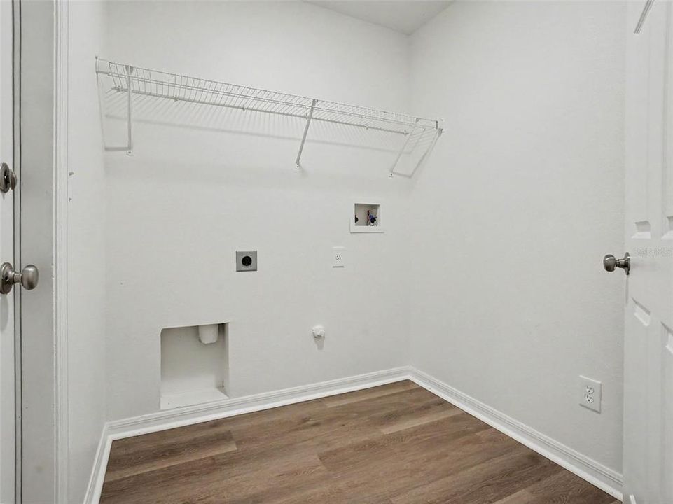 На продажу: $284,900 (4 спален, 2 ванн, 1772 Квадратных фут)