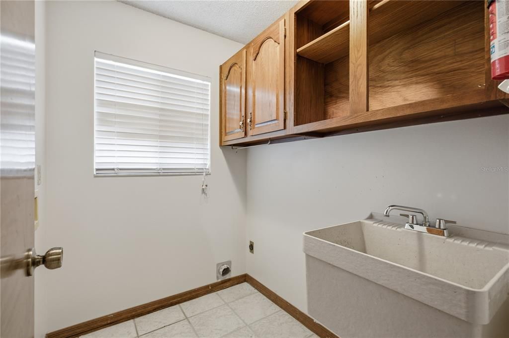 For Sale: $475,000 (4 beds, 2 baths, 2381 Square Feet)