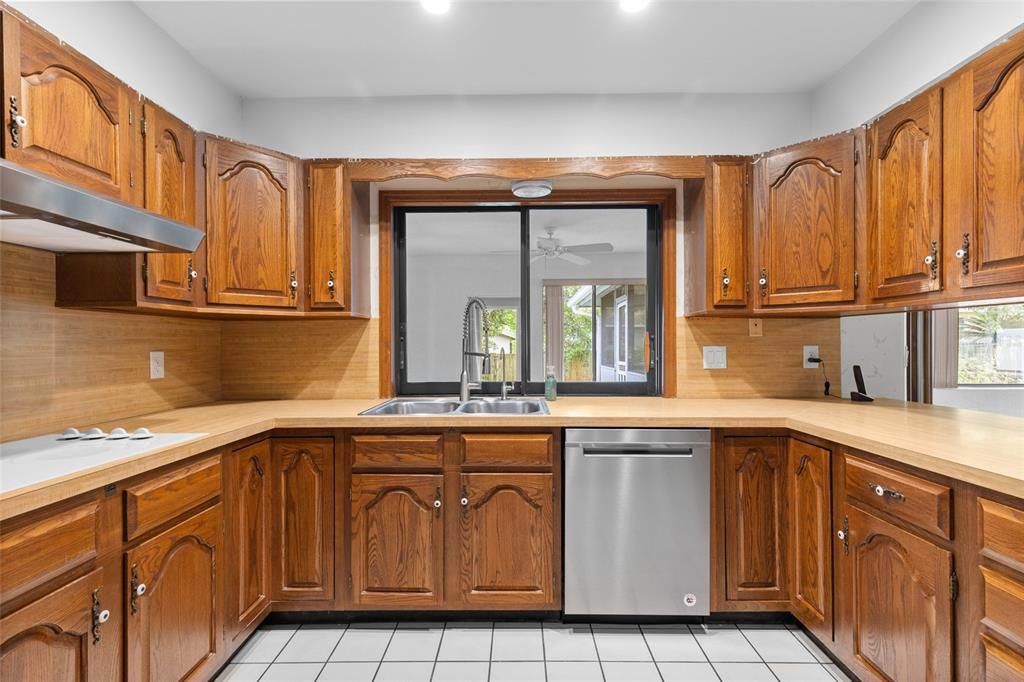 For Sale: $475,000 (4 beds, 2 baths, 2381 Square Feet)