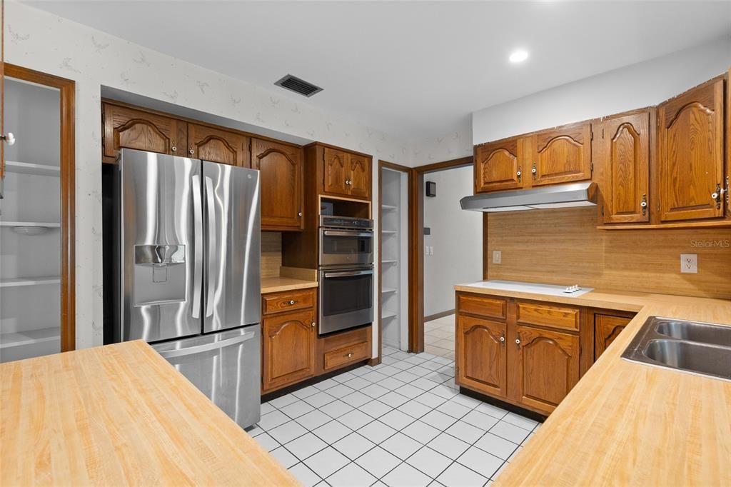 For Sale: $475,000 (4 beds, 2 baths, 2381 Square Feet)