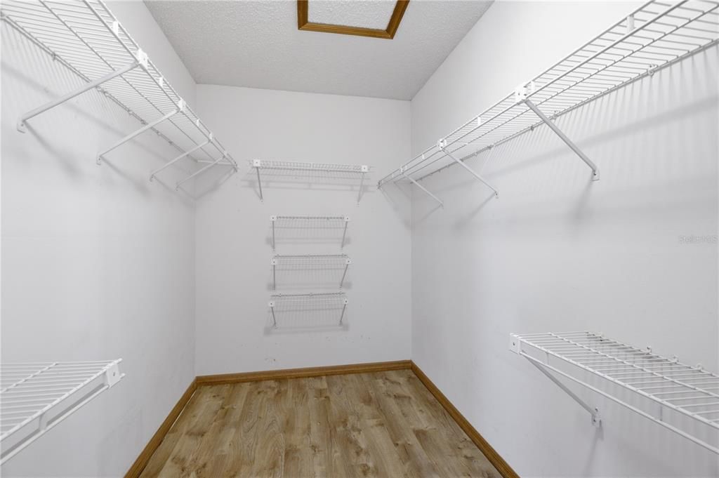 For Sale: $475,000 (4 beds, 2 baths, 2381 Square Feet)