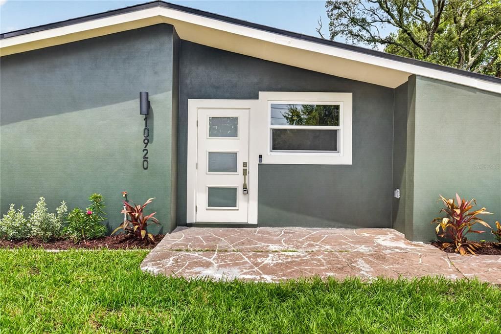 Active With Contract: $358,000 (3 beds, 2 baths, 1300 Square Feet)