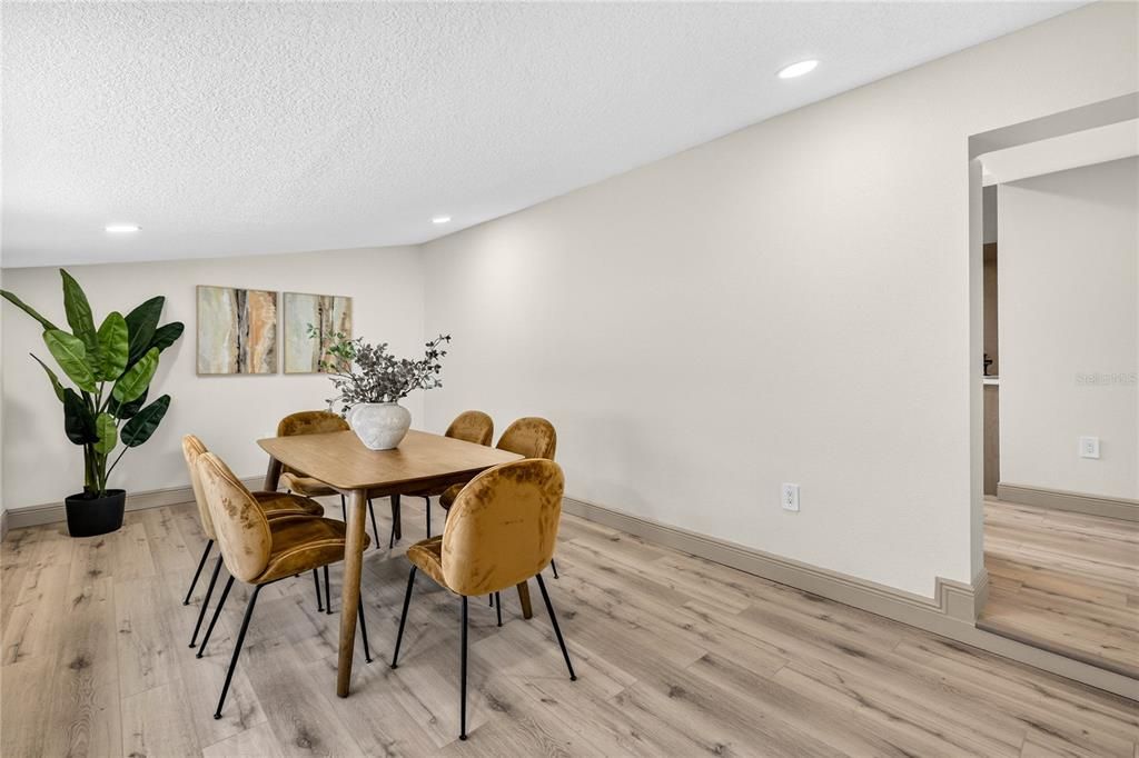 Active With Contract: $358,000 (3 beds, 2 baths, 1300 Square Feet)