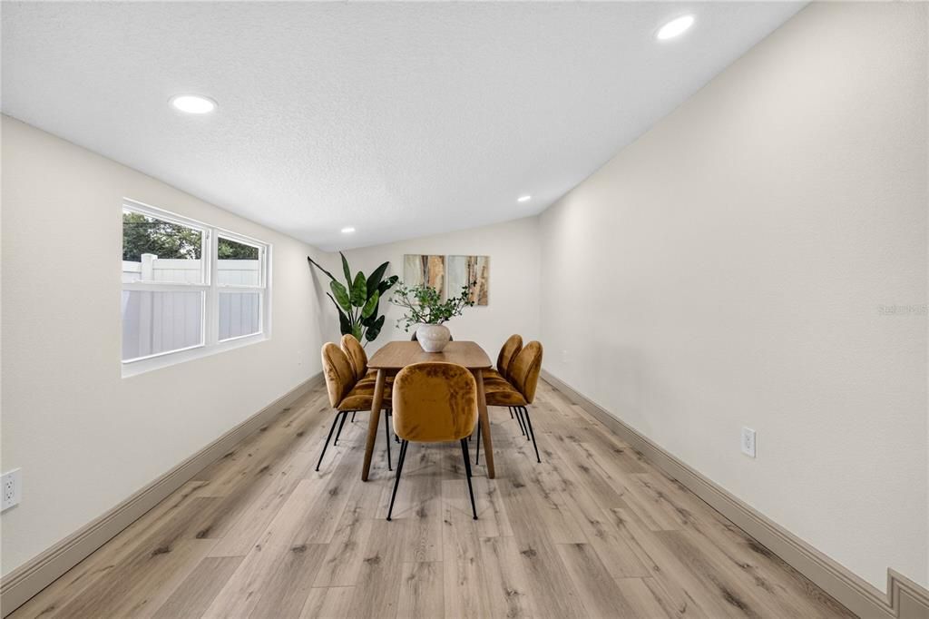 Active With Contract: $358,000 (3 beds, 2 baths, 1300 Square Feet)
