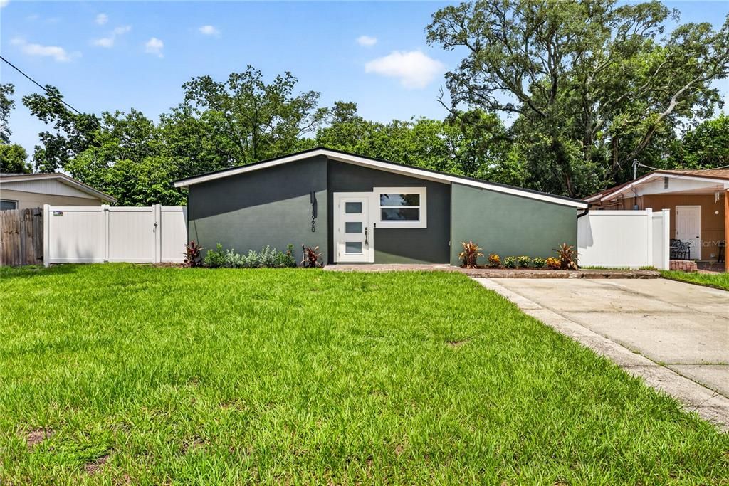 Active With Contract: $358,000 (3 beds, 2 baths, 1300 Square Feet)