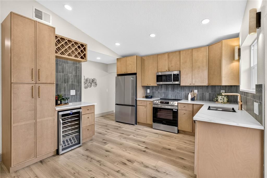 Active With Contract: $358,000 (3 beds, 2 baths, 1300 Square Feet)