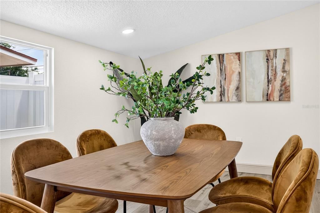 Active With Contract: $358,000 (3 beds, 2 baths, 1300 Square Feet)