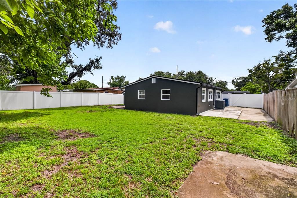 Active With Contract: $358,000 (3 beds, 2 baths, 1300 Square Feet)