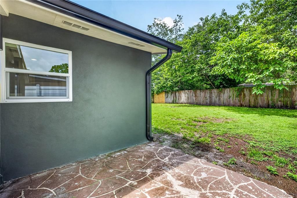 Active With Contract: $358,000 (3 beds, 2 baths, 1300 Square Feet)