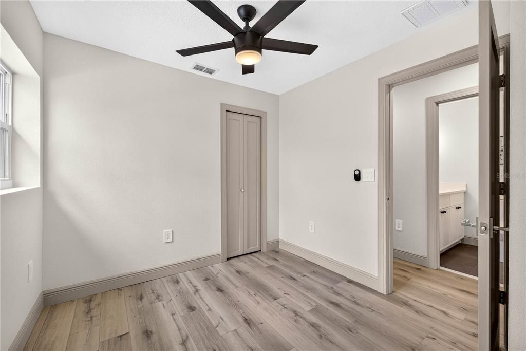 Active With Contract: $358,000 (3 beds, 2 baths, 1300 Square Feet)