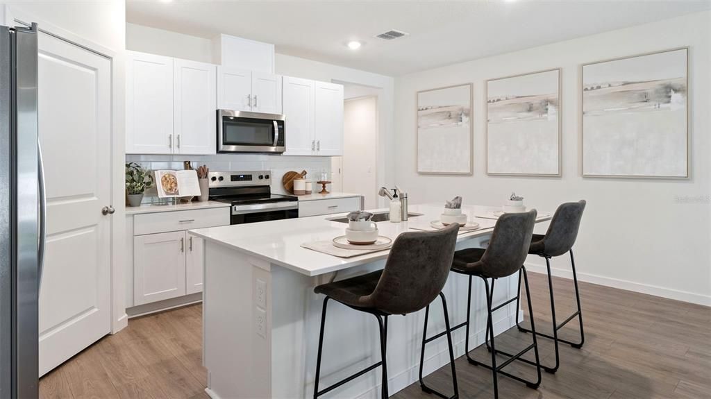На продажу: $459,990 (4 спален, 2 ванн, 1828 Квадратных фут)