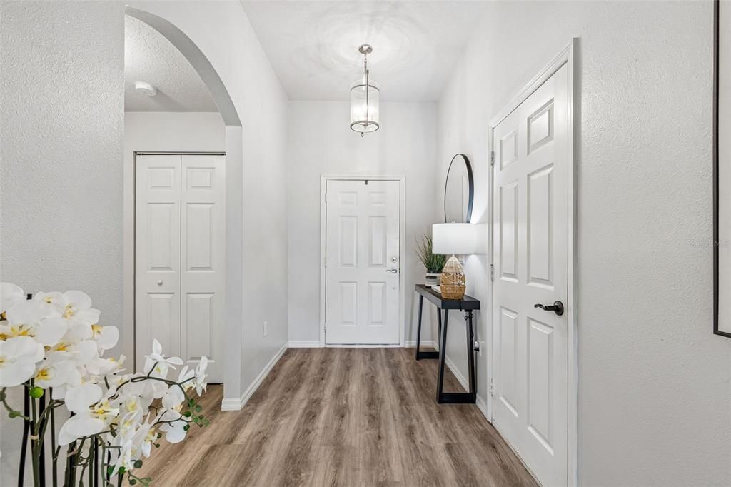 Active With Contract: $419,900 (3 beds, 2 baths, 1730 Square Feet)