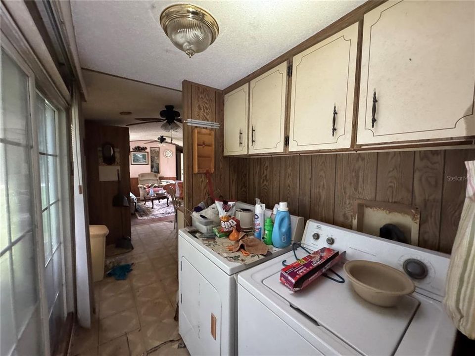 For Sale: $99,900 (3 beds, 2 baths, 924 Square Feet)
