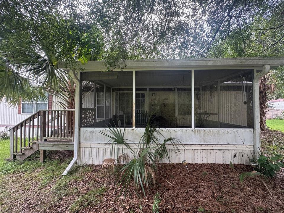 For Sale: $99,900 (3 beds, 2 baths, 924 Square Feet)