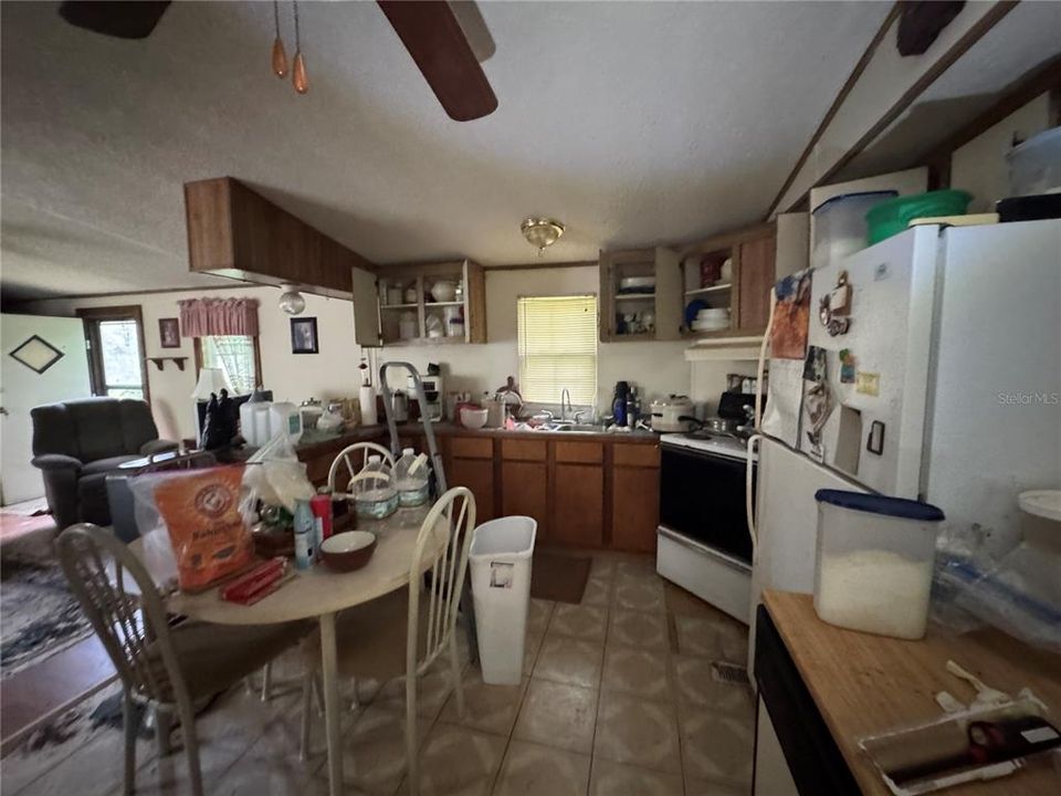 For Sale: $99,900 (3 beds, 2 baths, 924 Square Feet)