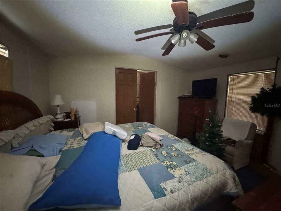 For Sale: $99,900 (3 beds, 2 baths, 924 Square Feet)