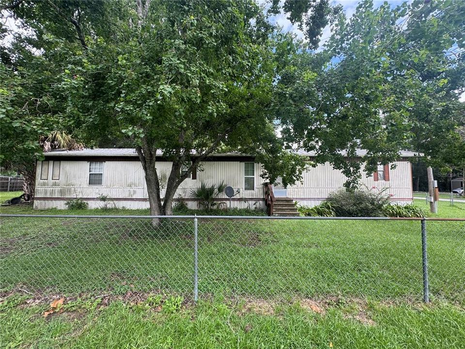 For Sale: $99,900 (3 beds, 2 baths, 924 Square Feet)