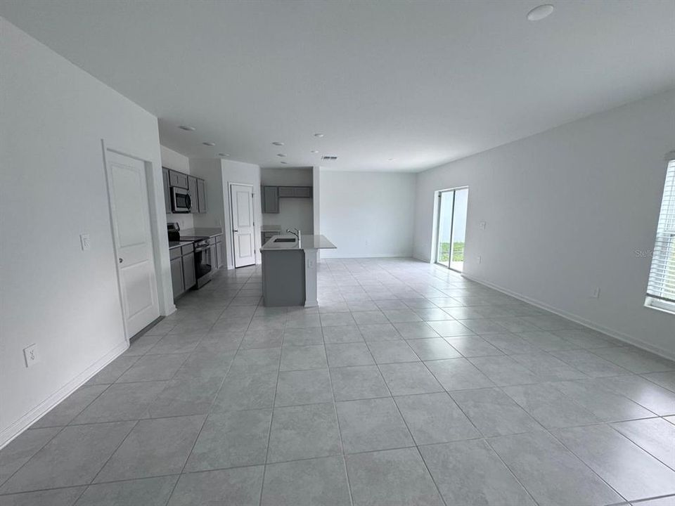 En Venta: $305,000 (4 camas, 2 baños, 1879 Pies cuadrados)