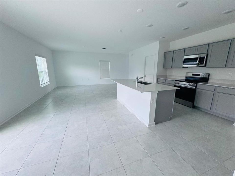 En Venta: $305,000 (4 camas, 2 baños, 1879 Pies cuadrados)