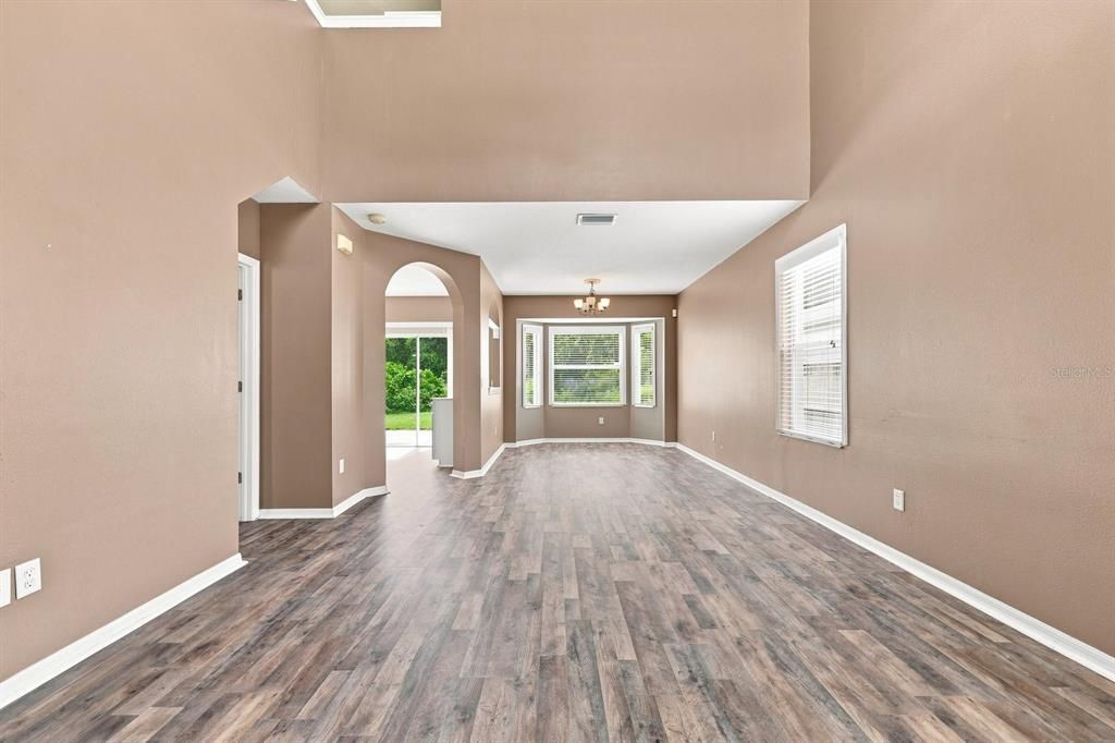For Sale: $344,000 (4 beds, 2 baths, 1498 Square Feet)