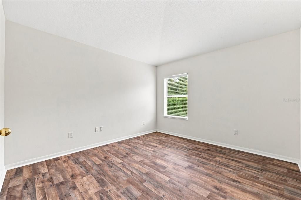 For Sale: $344,000 (4 beds, 2 baths, 1498 Square Feet)