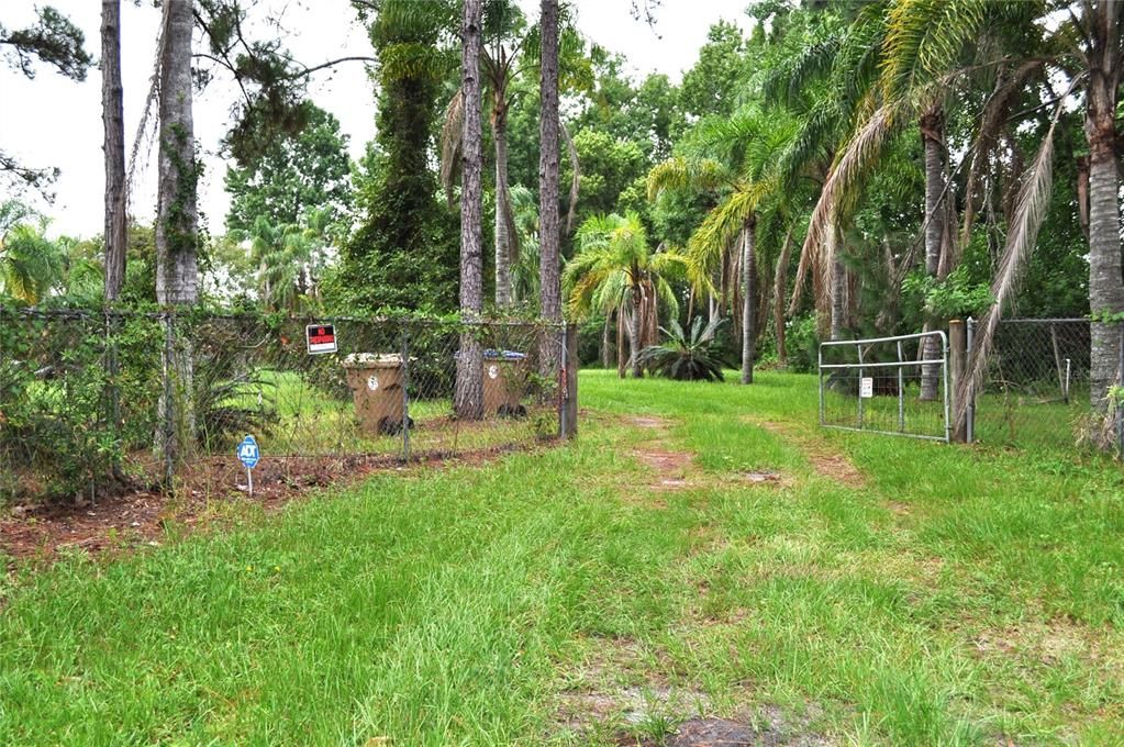 En Venta: $1,550,000 (5.00 acres)