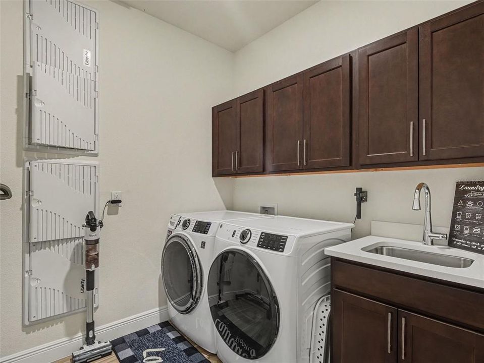 En Venta: $599,999 (4 camas, 3 baños, 2720 Pies cuadrados)