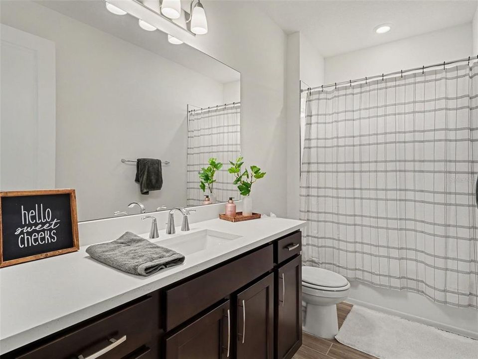 En Venta: $599,999 (4 camas, 3 baños, 2720 Pies cuadrados)
