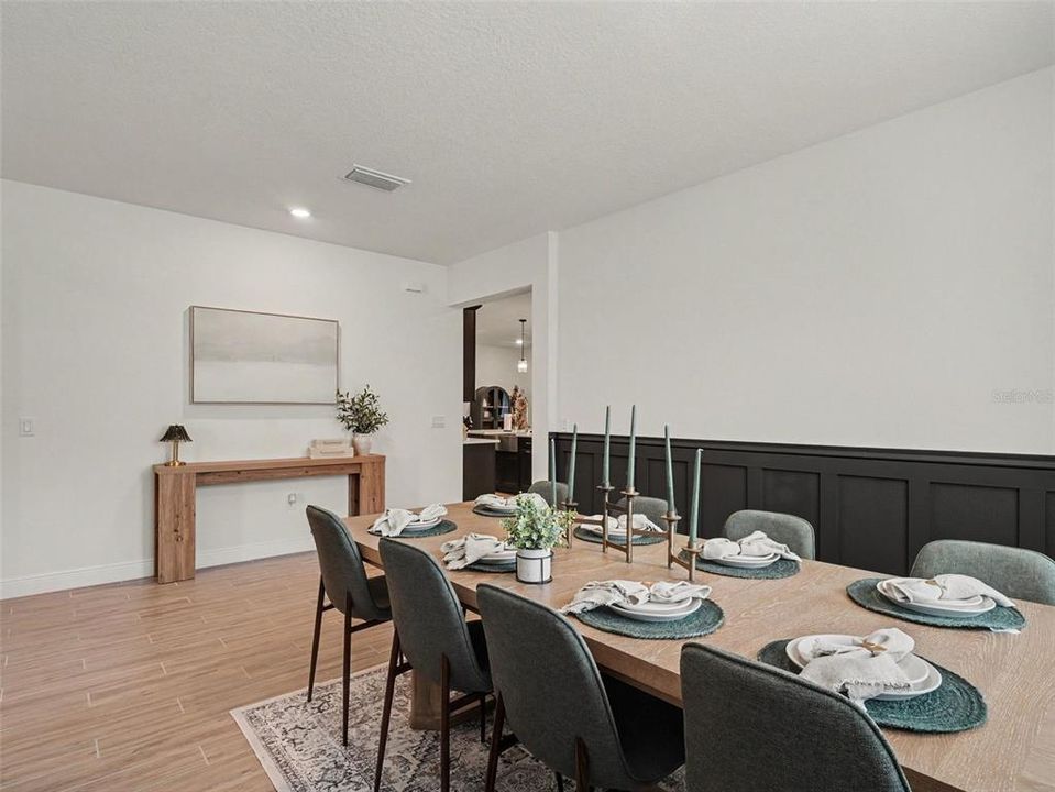 En Venta: $599,999 (4 camas, 3 baños, 2720 Pies cuadrados)