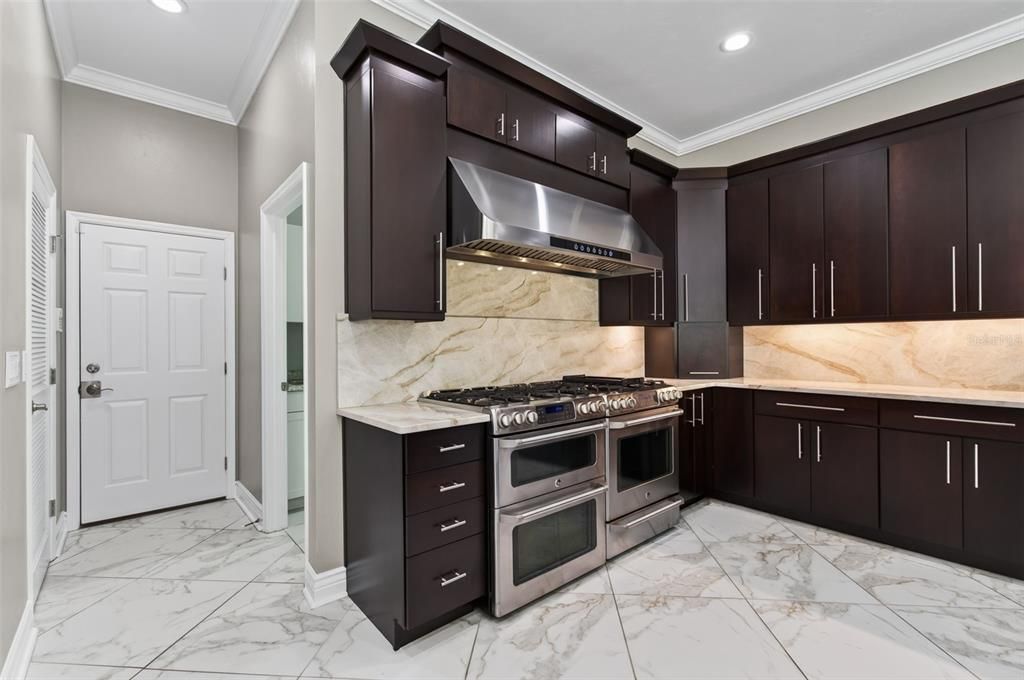 En Venta: $899,900 (5 camas, 4 baños, 3414 Pies cuadrados)