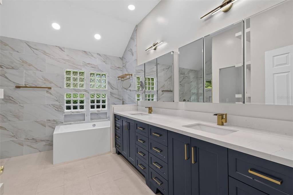 En Venta: $899,900 (5 camas, 4 baños, 3414 Pies cuadrados)
